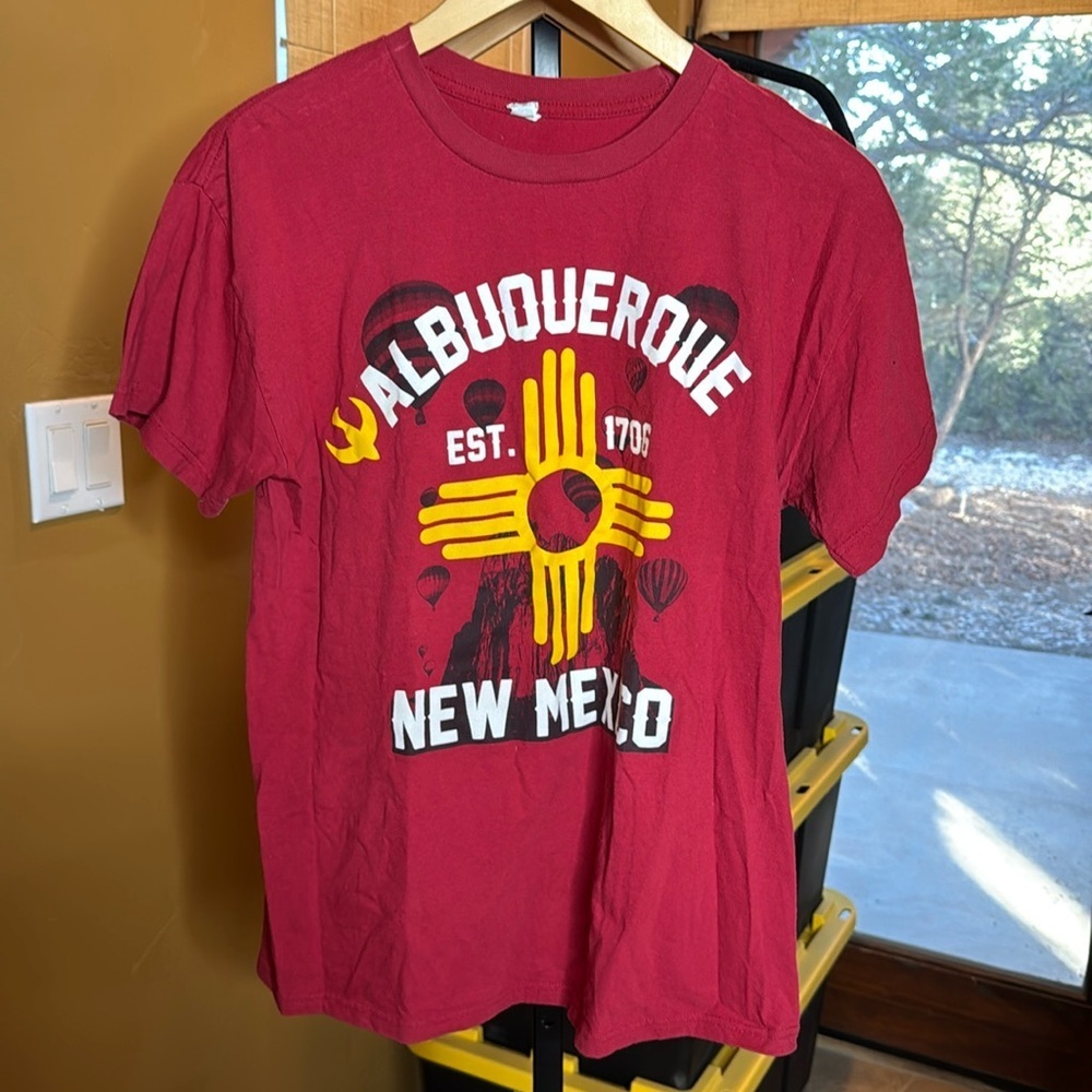 Magic Activewear Albuquerque New Mexico EST. 1706 Hot Air Balloon Red Tee Size M